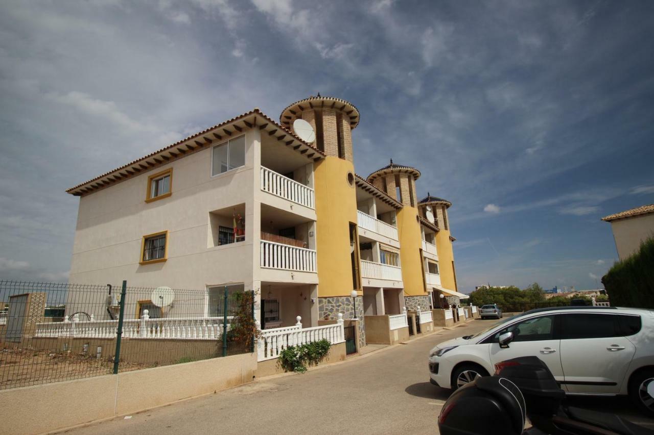 Best House Rubi Orihuela Exterior photo